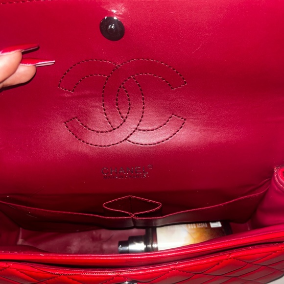 Red Chanel - Picture 5 of 5